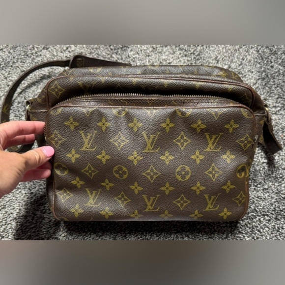 Louis Vuitton Handbags - Louis Vuitton VINTAGE nile monogram purse